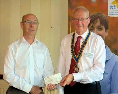 Peter Taylor from Hull AC receiving Interclub 1st Prize cheque