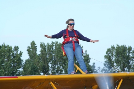 Rtn Sandra does her Wing walk 